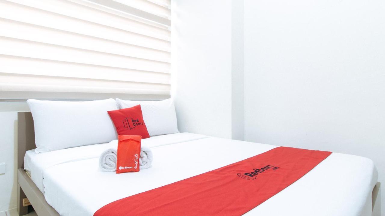 Reddoorz Plus @ Urban Deca Tower Edsa 2 ماندالويونغ المظهر الخارجي الصورة