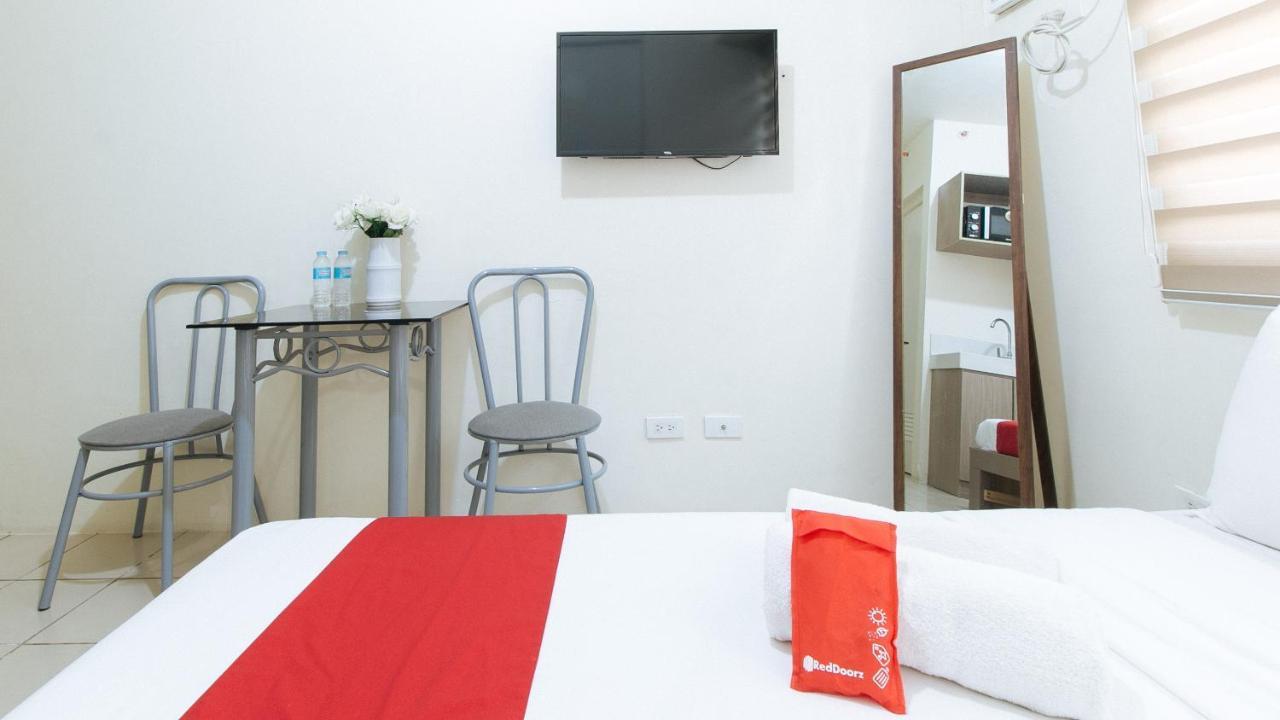 Reddoorz Plus @ Urban Deca Tower Edsa 2 ماندالويونغ المظهر الخارجي الصورة