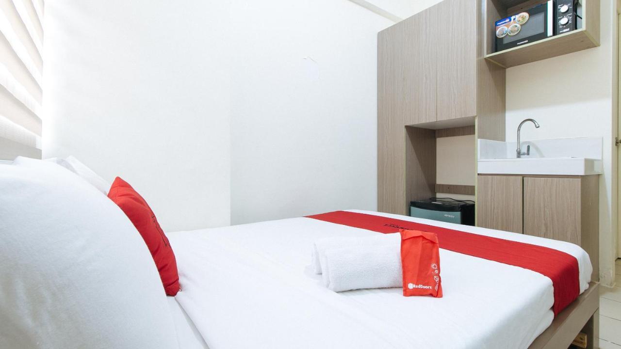 Reddoorz Plus @ Urban Deca Tower Edsa 2 ماندالويونغ المظهر الخارجي الصورة