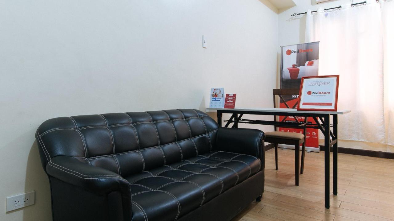 Reddoorz Plus @ Urban Deca Tower Edsa 2 ماندالويونغ المظهر الخارجي الصورة